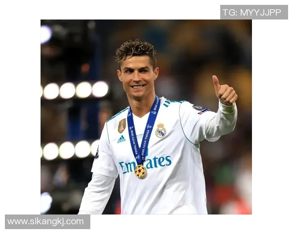 足球巨星C罗时尚造型全景展示引领潮流风向标