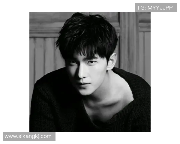 很酷的足球明星头像男展现个性魅力与运动激情的完美结合 很酷的足球明星头像男展现个性魅力与运动激情的完美结合