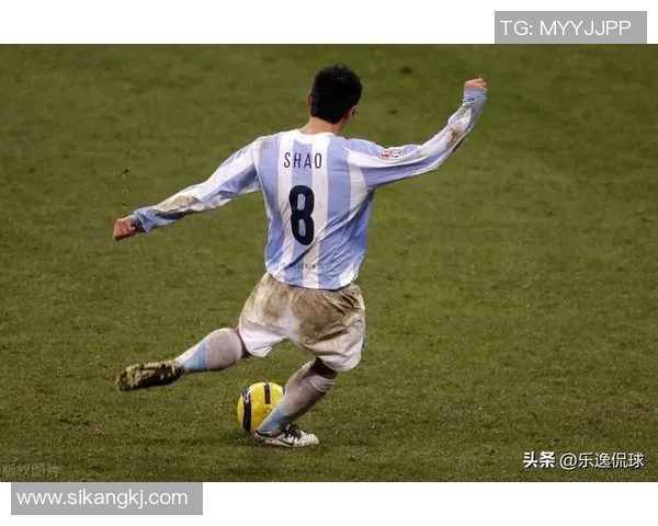 肩膀宽的足球明星盘点他们在场上的表现与魅力解析 肩膀宽的足球明星盘点他们在场上的表现与魅力解析