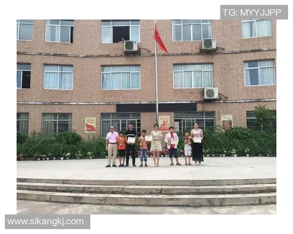 如何巧妙利用书包挂钩展示足球明星的个性风采 如何巧妙利用书包挂钩展示足球明星的个性风采